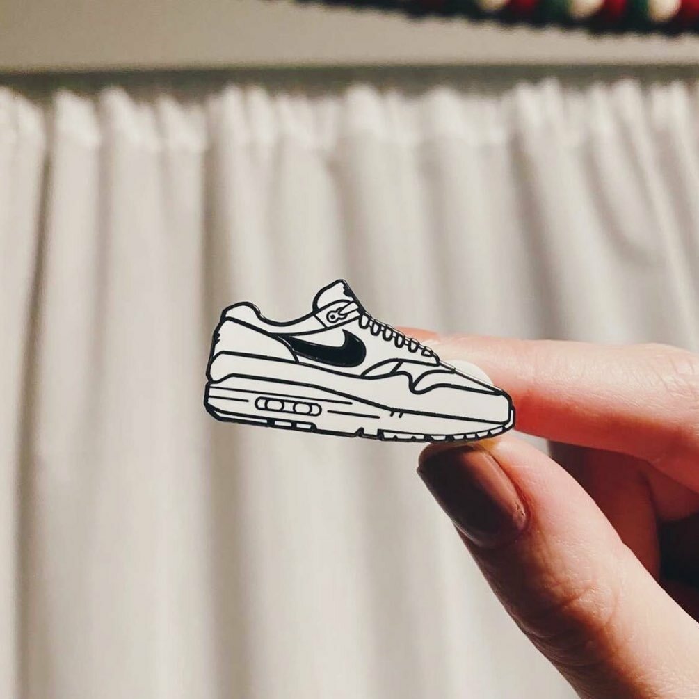 brung10's tweet photo. ◽️Not a clean slate but we must move forward. ◽️
.
.
.
.
.
#airmax #airmax1 #airmaxalways #airmaxclub #airmaxclub #nike #lapelpin #showpin #kotd #pinspinspins #pincollection #accessories #accessoriesaddict #denimaccessories #denimfashion #streetwear #str… https://t.co/efOOpq4WFe https://t.co/6fpnDw95jE