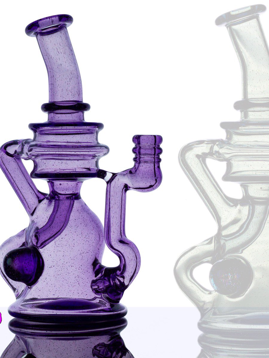joeitzadesigns's tweet photo. A little of that #sexyaf shifty action for your feed...
The shift on this @joeitza Klein created with @gannettglasscolor Royal Medusa is spectacular, don’t you agree?✨ 
📸: @rigsquad 
*nfs*

#itzarevolution #joeitza #glassofig #bestofglass #shifty #cfl #thc #mmj #cbd #Hightimes https://t.co/PNlZpgiDnf