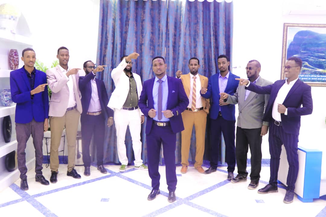 Archhamse's tweet photo. Congratulations Brother @Naasir_Mahomoud and His Queen @Bureeqa happy engagement https://t.co/xon7vkN32W