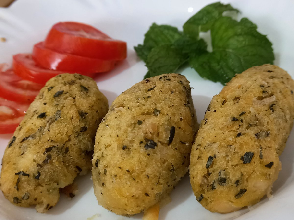 vegmitas's tweet photo. Bolinho de batata com palmito, uma delícia vegana pro seu café da tarde, ou acompanhamento da sua refeição.😋
Peça o seu!

#bolinhovegano #vegan #petiscovegano #semgluten #vegmitasdalilica #sp https://t.co/EC3gLom8RT