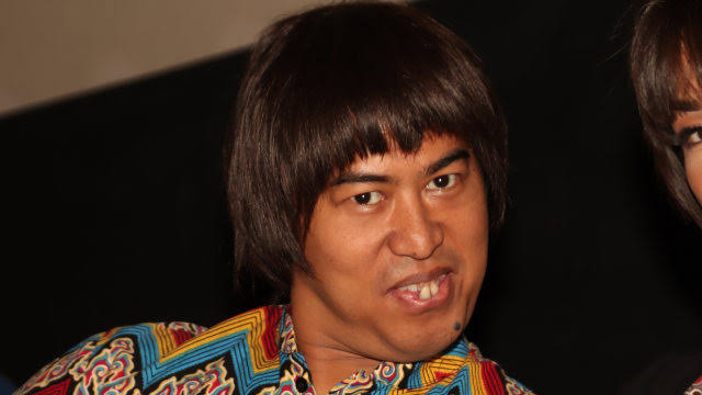 AfifFuadS's tweet image. Pandji itu ngutip ttg NU dan MD dr statement Pak Tamrin th 2012, sementara Pak Tamrin th 2013 disiram mukanya sama Munarman di TV One, Pandji apsti paham itu, pertanyaannya adalah, pandji ini dalam rangka apa bunyiin lg statement pak tamrin begitu kemaren?
Ada salam dari Garaga