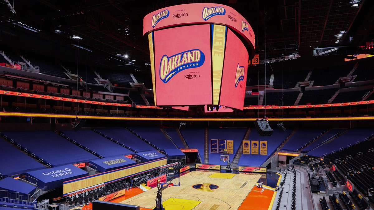 Golden State Warriors Oakland Forever court is 🔥🔥🔥🔥🔥🔥😷😷😷😷