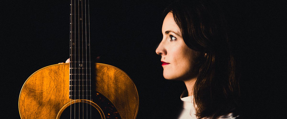 KUTX's tweet photo. On the hunt for some new music? Aren't we all...Well today we've got a BRAND NEW song from #Studio1A darling @erinivey ahead of her upcoming LP "Solace in the Wild", and you can learn more in the link below.
https://t.co/2mxwzBKvYe https://t.co/cXDURfSKWq