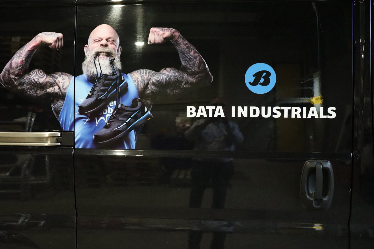 smitjedesmid's tweet photo. De oude BATA-wand was wel aan vervanging toe Vanmorgen heeft @Stef van den Munckhof voor een metamorfose gezorgd. Het resultaat mag er zijn!  #sterkstaaltje...BATA https://t.co/8JvnUQO2NP