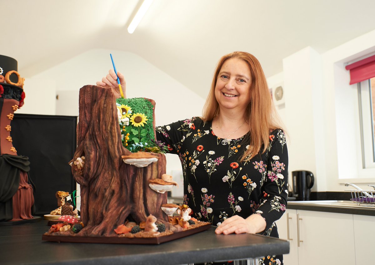 RenshawBaking's tweet photo. Well done to Celebration Cake Business of the Year finalist @JuliesCakeBox on a fantastic achievement, and a beautiful secret garden themed cake #bakeryawards https://t.co/nltmdMCiTD