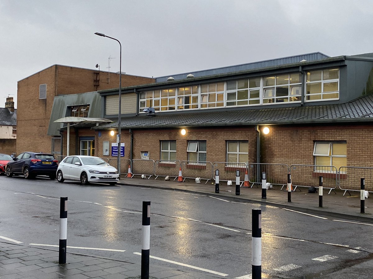 PPPphysio's tweet photo. At a time when there is so much negativity I just wanted to congratulate @CV_UHB on doing a fantastic job at their Immunisation Centre in Splott. I can’t fault any aspect of my vaccination experience this afternoon which was truly outstanding. Well done &amp; thanks to all involved. https://t.co/H73fr7n7jQ