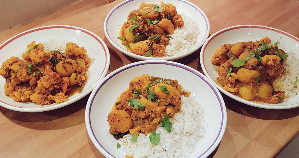 Followed a video by @latifsinspired to make a restaurant quality Aloo Gobi and it was blimmin gorgeous! Added vegan marg at the end instead of ghee 💚🌱
#Indiancooking #Indianspices #aloogobi #vegan #Veganuary #Veganuary2021 #veganfortheanimals #vegan4life
youtu.be/uFhoaoXKYB4