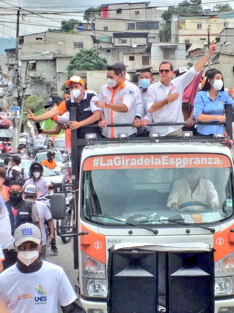 parischiquitoo's tweet image. Vuelve el empleo vuelve el futuro TodoTodito1️⃣ @SurGenteGuayas presente juntos a @rabascallcarlos en #Mapasingue en la #CaravanaDeLaEsperanza @sur_gente @LeoBerrezueta @marcelaguinaga @PepeGalvezEC