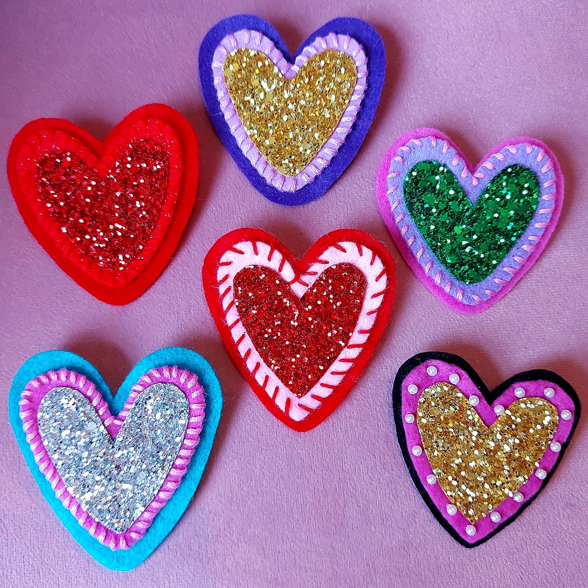 lovespinkwafers's tweet photo. Hello #HandmadeHour, I've been busy making these little felt brooches https://t.co/XMb3hpSVn2 💕 Now off to see what everyone else has been upto! #CraftOclock https://t.co/b9vvNypHgH