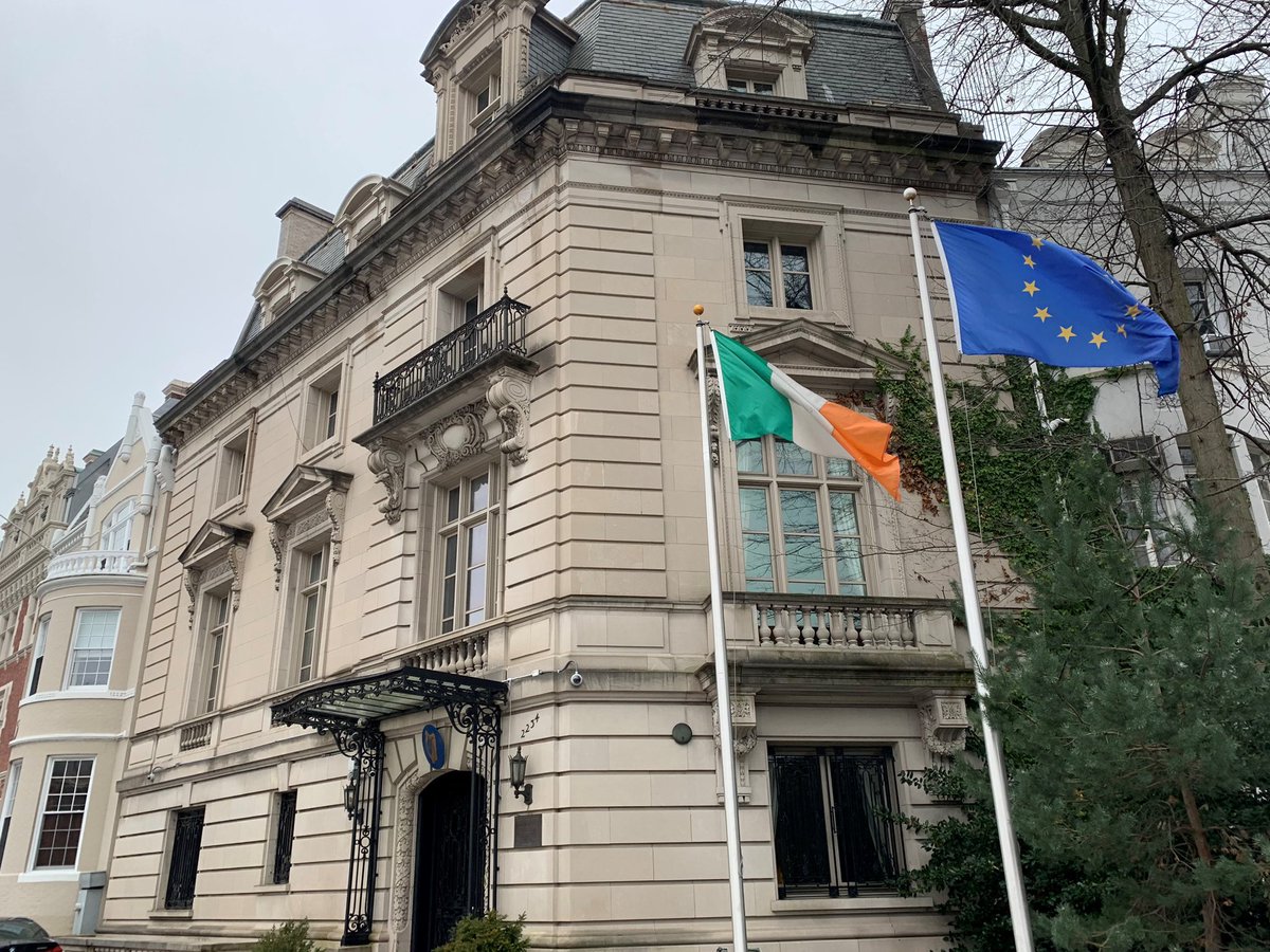 Finally, at 1.3 miles from both the  #USNavalObservatory & the  #WhiteHouse, our Embassy is almost exactly equidistant from the new homes of VP Harris & President Biden. Our doors are always open, if our neighbors need a place to meet half-way! Beidh fáilte romhaimh i gcónaí! 8/8