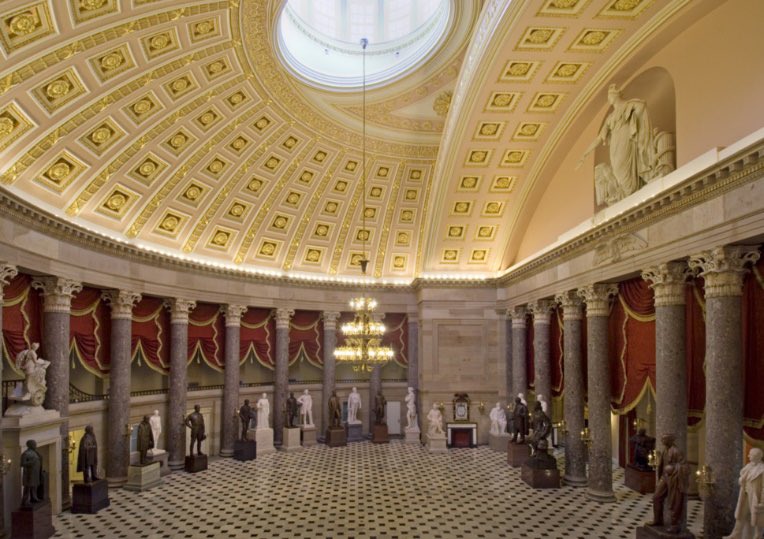Walk into @bankovireland in Parliament House & you may be reminded of the Capitol. The ceiling of what's now Statuary Hall resembles Parliament House because Sir Edward Lovett Pearce's plans were studied when designing the Capitol. 3/8