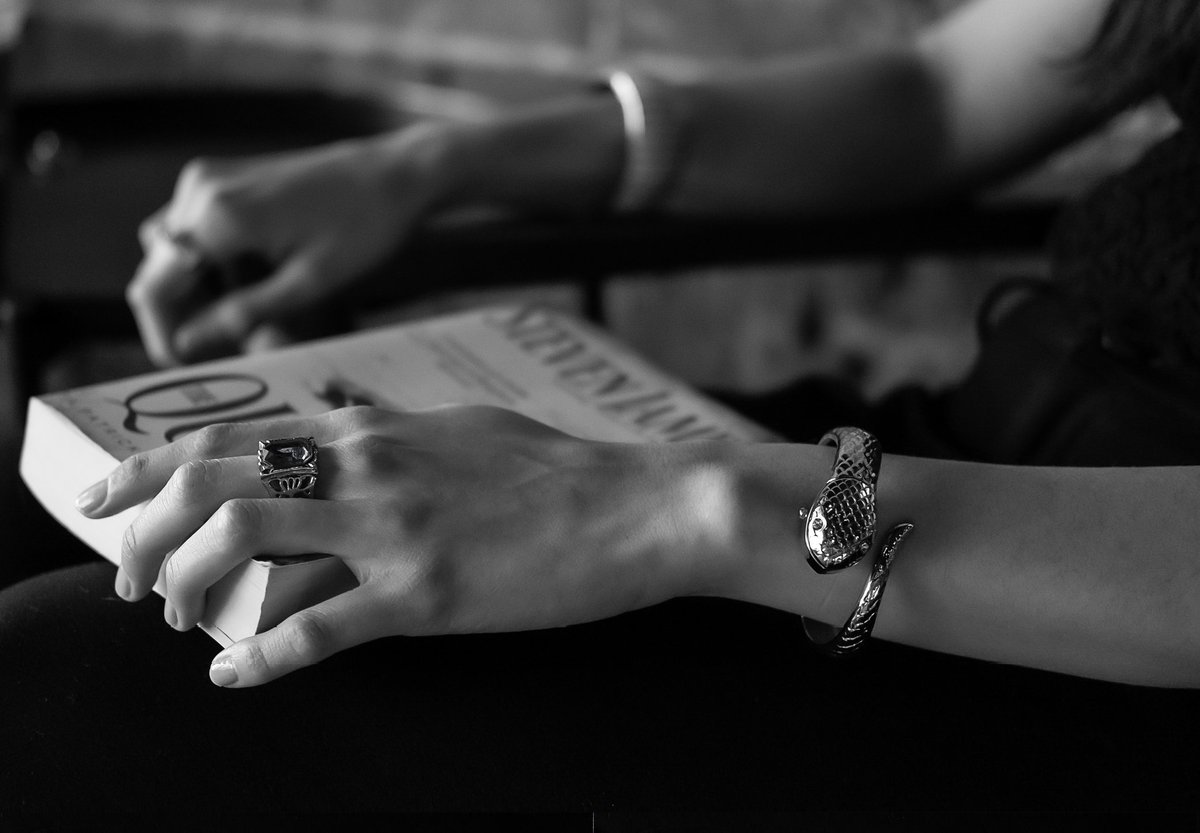 msvanitylang's tweet image. Hands!!

#handsphotoshoot #handpics #handmodeling