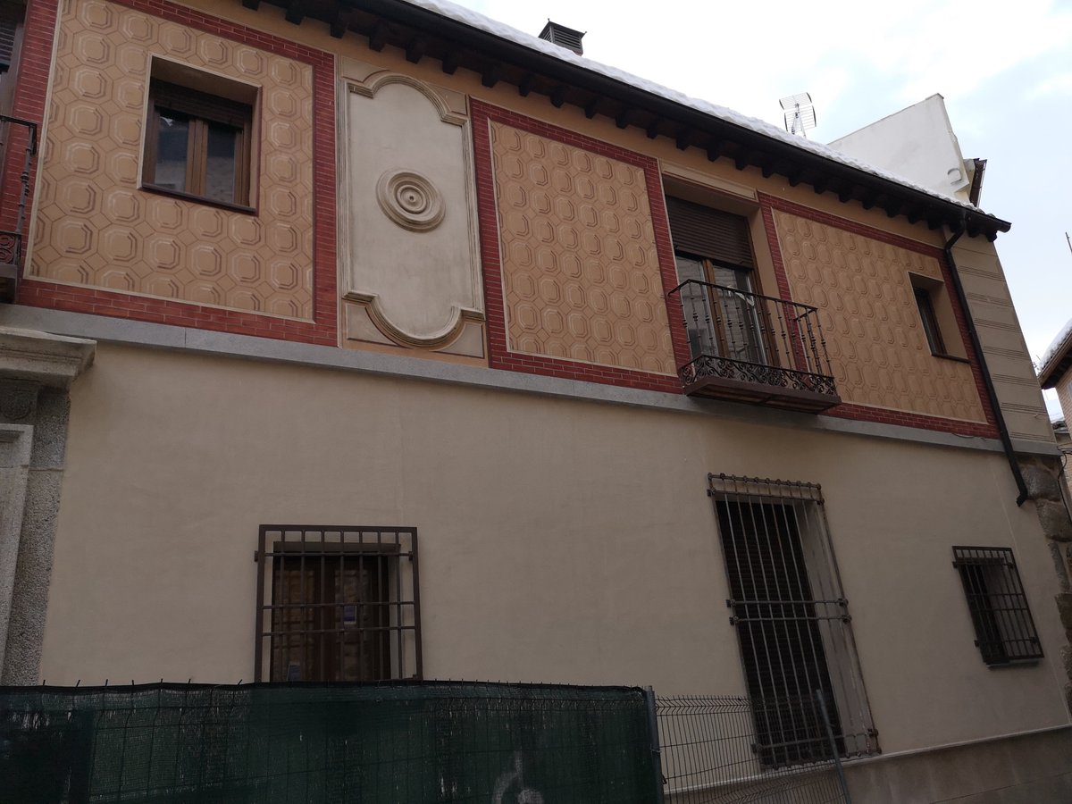 Fachada de transpantojo en el casco de Toledo con Biocalce Muroseco, Biocalce Enfoscado y acabado en Kerakover Eco Silox 0,7.
