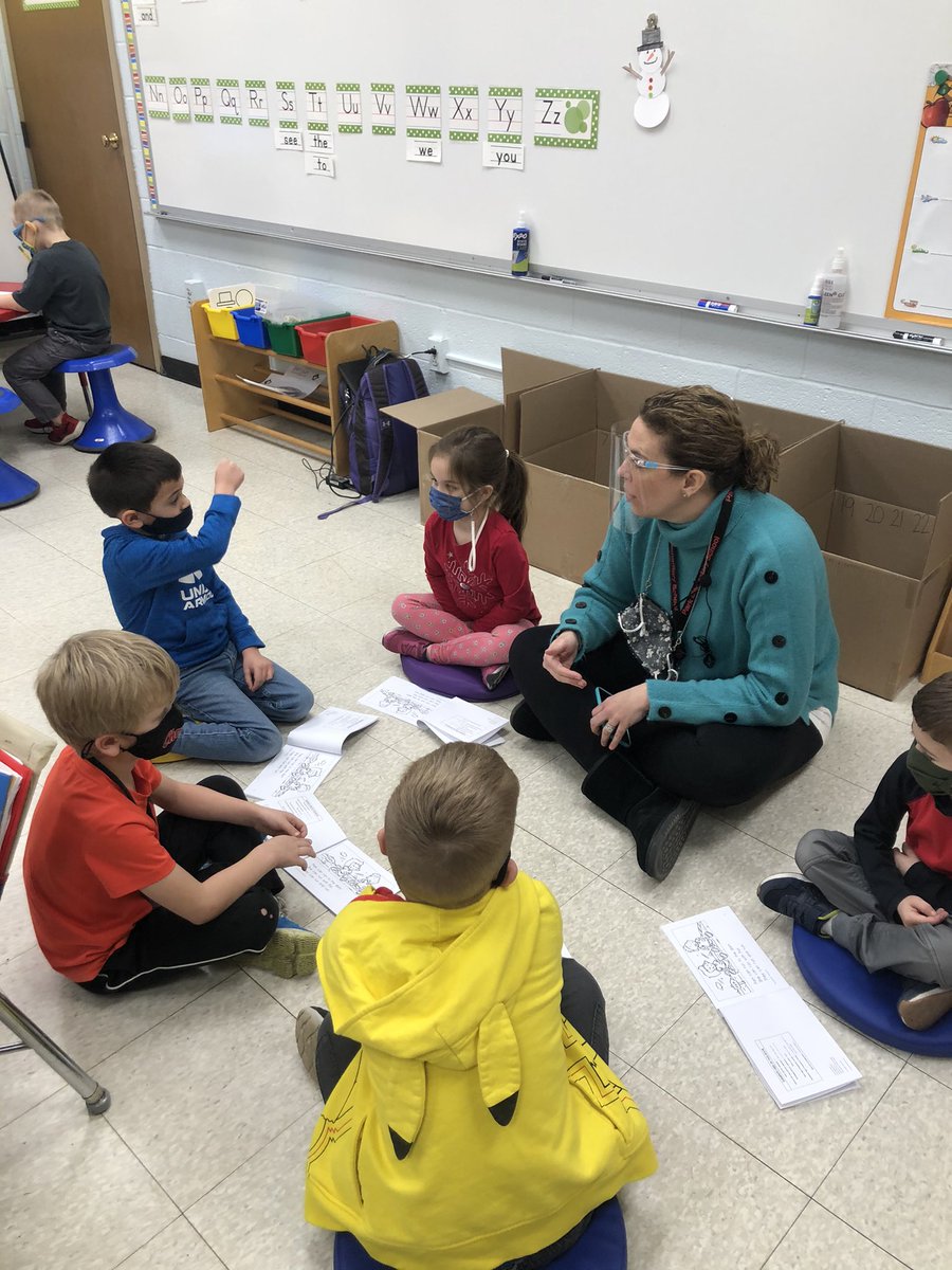 KellyAnnMoran's tweet photo. A variety of delivery models and learning experiences reminds us what a rich and personalized experience our students receive from Topper Notch teachers everyday at Maple K! #handson #virtualintegration #smallgroup #personalizedlearning @ChardonSchools #WeAreChardon #TinyToppers https://t.co/ewa7Kl4sJ5