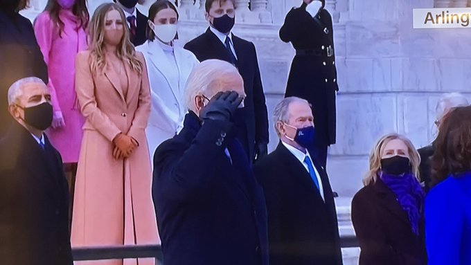 4 pic. Powerful. @POTUS @VP #InaugurationDay https://t.co/Wm8ohXZbiW