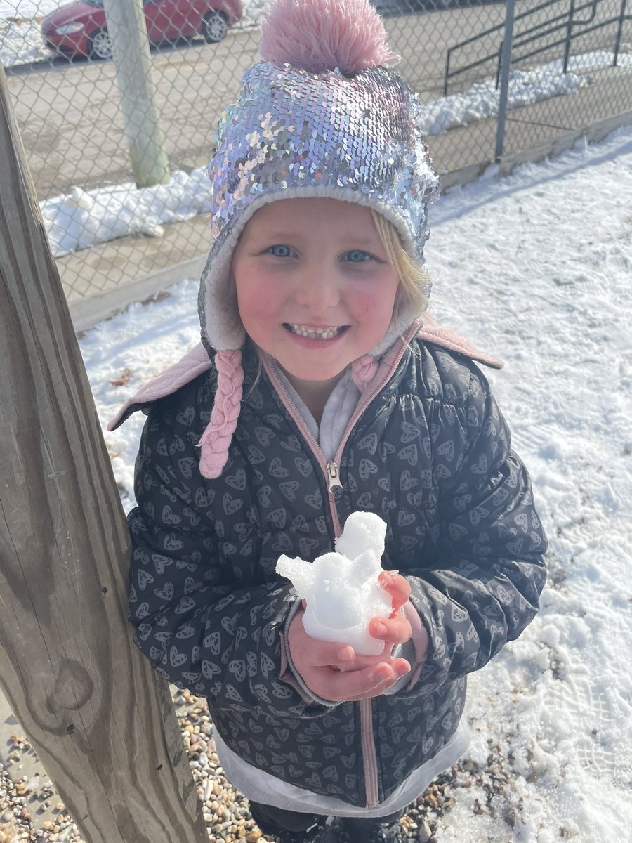 AgardnerSLP's tweet photo. Recess @MC2Elementary is “snow” much fun!! I love seeing the kids being creative! 🥰 https://t.co/6wrbOi3T3H