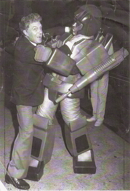 walruslaw's tweet photo. What a cool find, its amazing that they're still in that good a condition. Here's a couple of press pics of them from a Transformers the movie press kit I got years ago and a couple of photos from the collection of the Movies Premiere that had them as "guests" https://t.co/mGRRSN2iiC