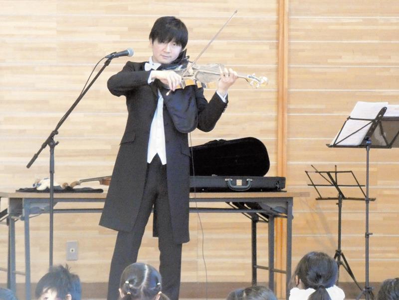 千葉日報 スギテツ 芸術 クラシックの名曲に独自のアレンジを加えたピアノとバイオリンの演奏で全国を巡り 音楽の魅力を伝えている2人組 スギテツ の演奏会が白子町の小中学校で行われました オンライン会員向け 記事はこちら T Co 千葉日報 スギテツ 芸術 クラシックの名曲に独自のアレンジを加えたピアノとバイオリンの演奏で全国を巡り 音楽の魅力を伝えている2人組 スギテツ の演奏会が白子町の小中学校で行われました オンライン会員向け 記事はこちら T Co