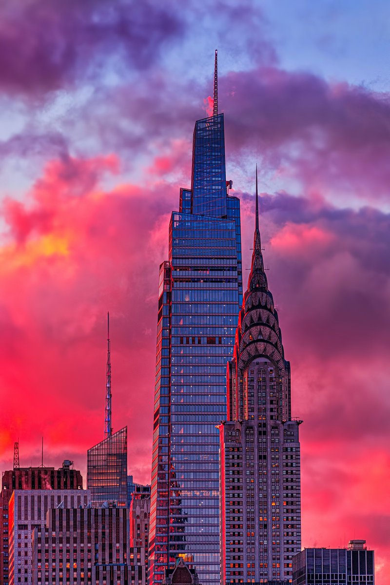 isardasorensen's tweet photo. Stunning sunset skies tonight in #NYC. https://t.co/9QzwzmVypN