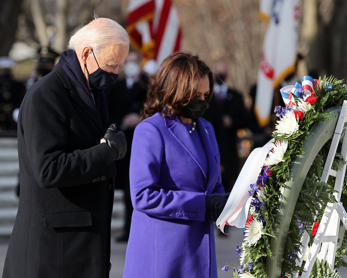 HISTORY's tweet photo. On #ThisDayInHistory President Joe Biden and Vice President Kamala Harris are joined by former Presidents Barack Obama, George W. Bush and Bill Clinton for the wreath-laying ceremony at the Tomb of the Unknown Soldier at Arlington National Cemetery. https://t.co/Hpg02ZavEU