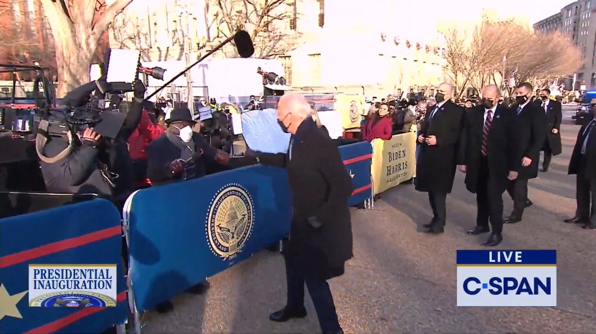 gseanh's tweet image. The tradition lives!!! The infamous 🤜🏼 🤛🏿 bump 🙌🏿. Way to go @alroker &amp;amp; @POTUS!! #BidenHarrisInauguration #HopeFor2021 ##biden #BidenHarris2021
