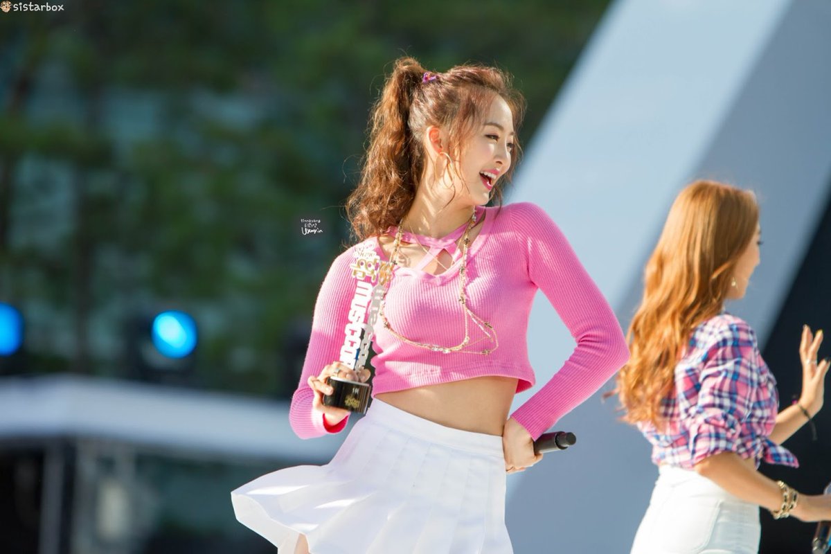 pink is definitely her colour 🥰💗
#dasom #씨스타 #다솜