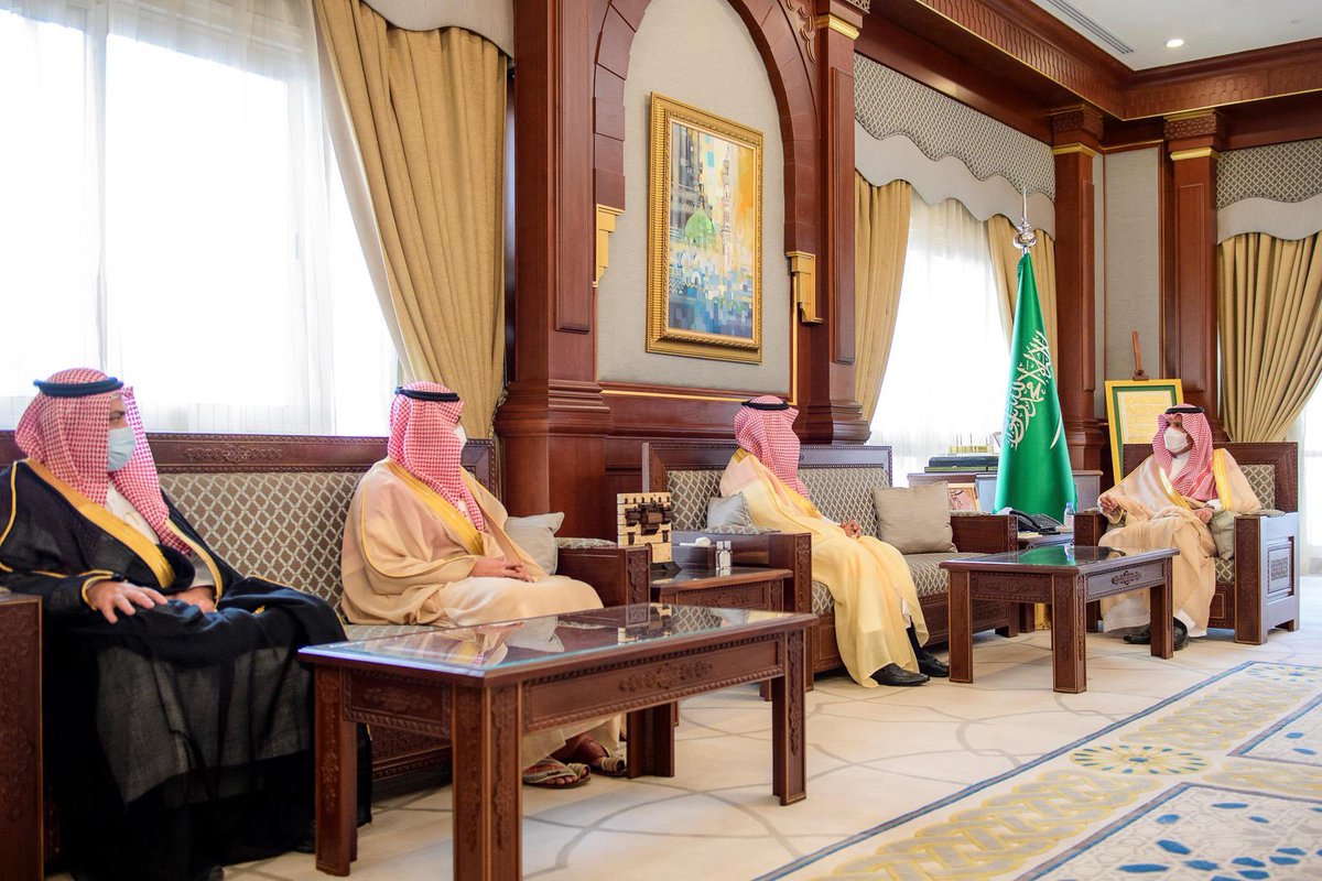 سمو أمير منطقة المدينة المنورة فيصل بن سلمان يستقبل رئيس مجلس إدارة غرفة ينبع مراد بن علي العروي الجهني وعدد من أعضاء مجلس الإدارة..اطّلع على:
• نسخة من تقرير أنشطة وإنجازات الغرفة.
• تقرير عن أهم مبادرات القطاع الخاص وغرفة ينبع للتخفيف من تداعيات جائحة كورونا
@muradbinsegair