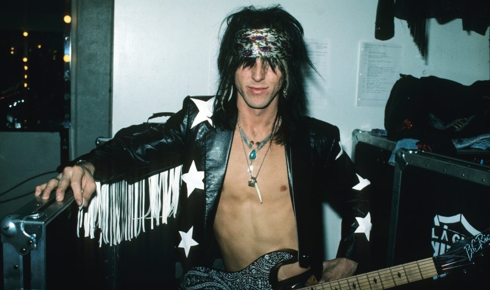 Happy birthday Tracii Guns of 