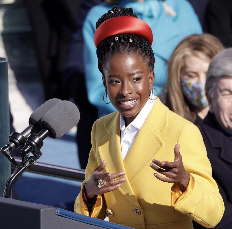 sscacchicago's tweet photo. Amanda Gorman is the country’s first youth poet laureate, and youngest poet to ever perform at a presidential inauguration. 

Let’s give it up to her, she did that !! 

🙏🏾🙌🏾👏🏾

#AmandaGorman https://t.co/HKNMidewM5