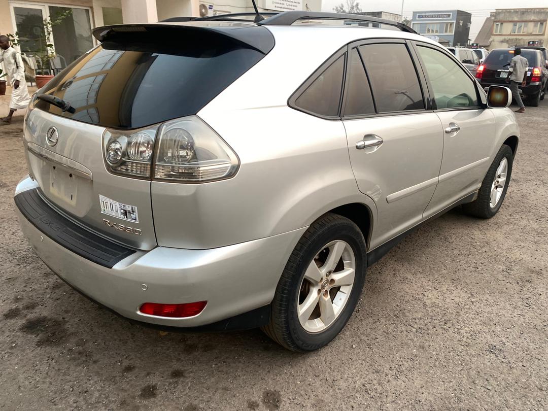 Delazor's tweet image. #2.7m
Clean Lexus RX330 SUV 2004 model in fantastic working condition with:
Good Engine,
Good automatic gear,
Custom paper,
Cold Chilling AC,
Matured Alloy wheels,
Fantastic entertainment system,
Clean interior, exterior and lots more.
Located in Ilorin, kwara state