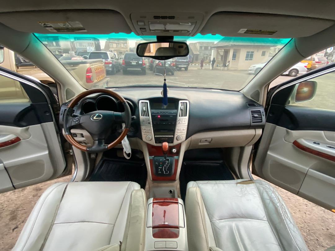Delazor's tweet image. #2.7m
Clean Lexus RX330 SUV 2004 model in fantastic working condition with:
Good Engine,
Good automatic gear,
Custom paper,
Cold Chilling AC,
Matured Alloy wheels,
Fantastic entertainment system,
Clean interior, exterior and lots more.
Located in Ilorin, kwara state