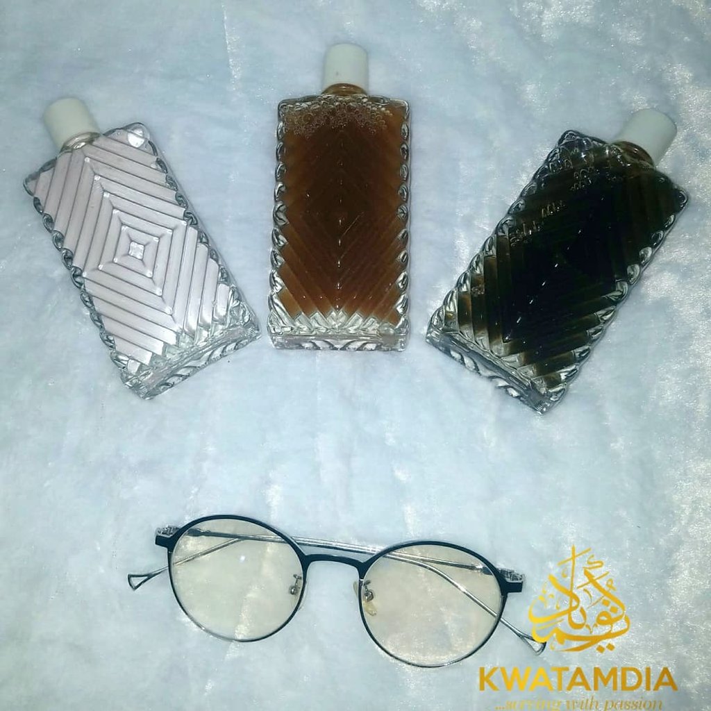 Kwatamdia_'s tweet photo. Being a woman means you have to smells really nice👌🏾...
Get this set of humrah Black, Brown and white at N2,500
.
.
#kwatamdia 
.
20m Nigerians Visa lady Gaga https://t.co/8rD293creD