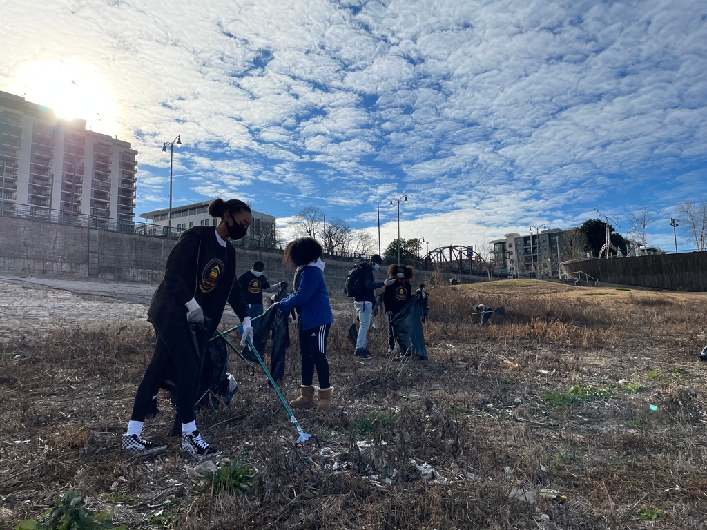 MemRiverParks's tweet image. A huge thank you to the volunteers who participated in #MLKDaysofService by helping clean the Cobblestone Landing. ⁠It was beautiful to see our community come together and honor Martin Luther King Jr's legacy by working together to keep our riverfront clean.⁠ ⁠
⁠