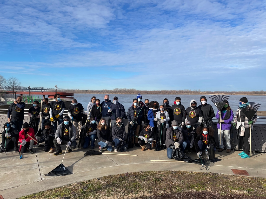 MemRiverParks's tweet image. A huge thank you to the volunteers who participated in #MLKDaysofService by helping clean the Cobblestone Landing. ⁠It was beautiful to see our community come together and honor Martin Luther King Jr's legacy by working together to keep our riverfront clean.⁠ ⁠
⁠