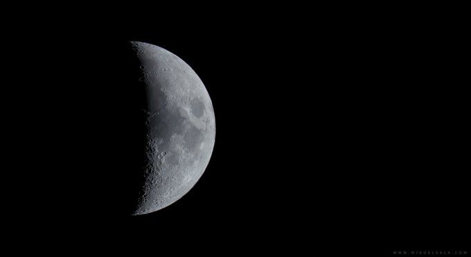 esa_es's tweet photo. Hoy en #cielosESA...
@JMiguelSala nos envía esta bonita imagen de la #Luna creciente sobre #Valencia
¡Muchas gracias @JMiguelSala por tu foto!
Etiqueta tus 🖼️ 🖼️ con #cielosESA https://t.co/zFd2B3GzUX