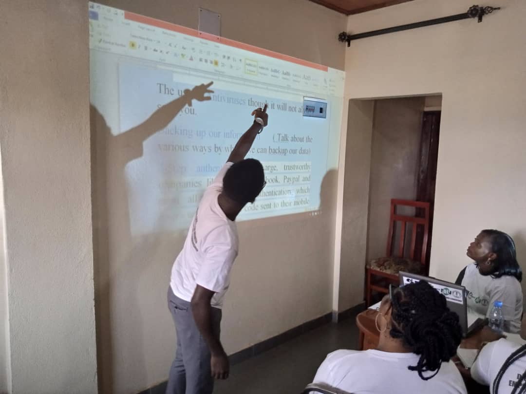 NsaiNsai's tweet photo. Thrilling sessions on day 1 with amazing trainers like Sophie Ngassa &amp; Nathan Metombe who focused on "Practical guides to online movement building..." &amp; "Digital security for individuals &amp; organisations..." @WEP_Nigeria @women2030 @EU_Commission @AUYouthProgram @FelAnthonio https://t.co/l4PHTsTyBw