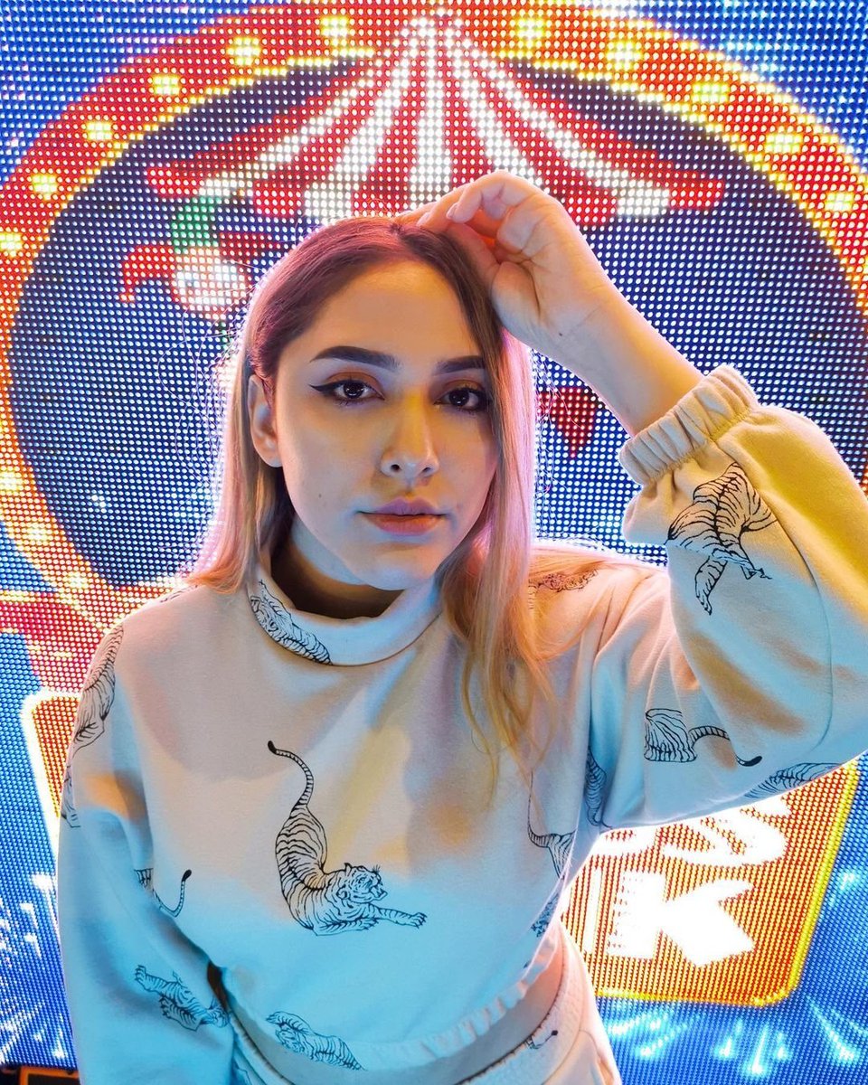 Hamu_924's tweet photo. Ella es la persona que a pesar de que no la conozca en físicamente es capaz de cambiar por completo mi día, me encanta ver tus streams, nunca me pierdo ninguno, solo me queda darte gracias por todos aquellos buenos momentos que me hiciste pasar. #NuviaTQM https://t.co/O8Ml5owrzk