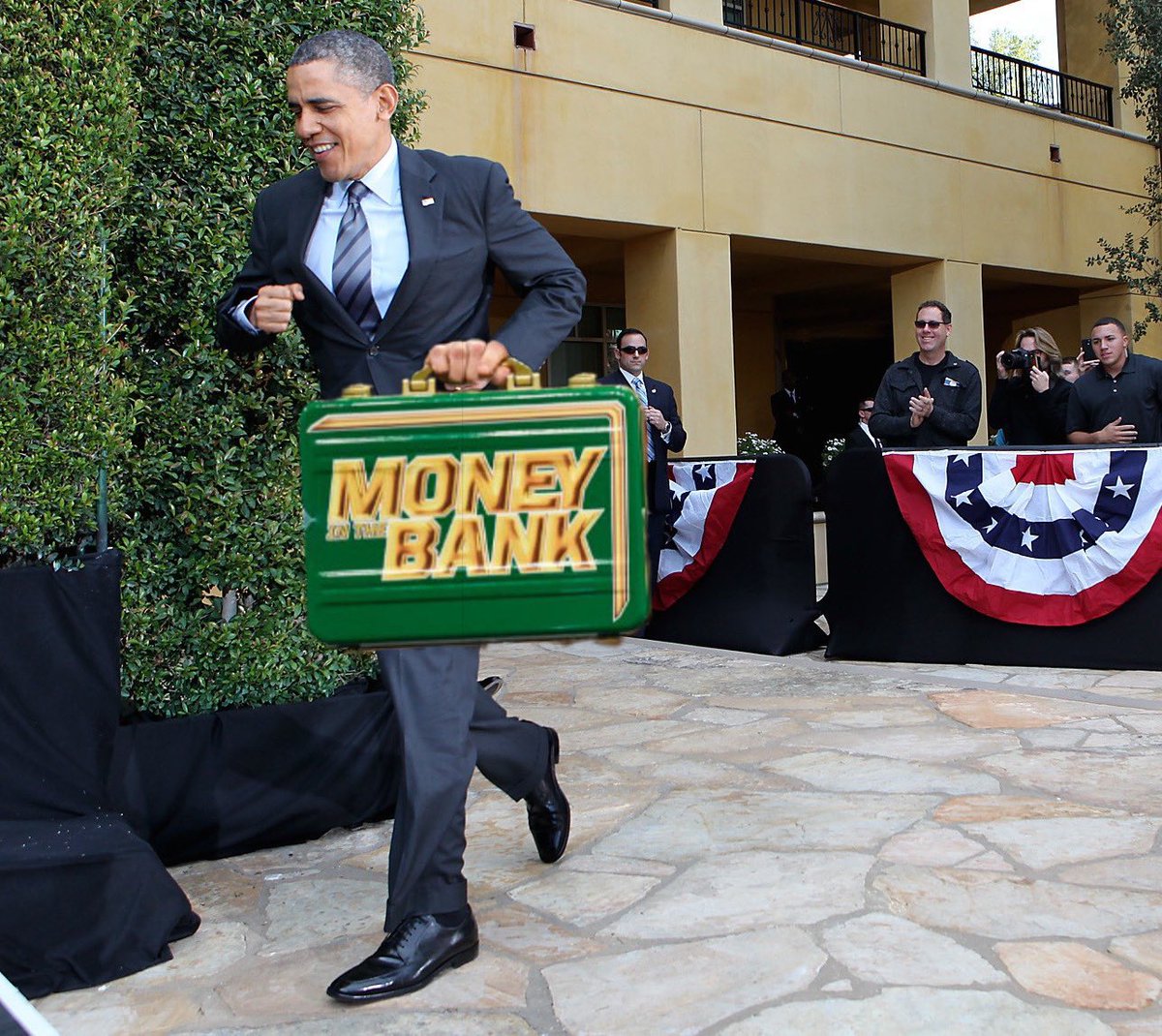 RealJohnCenaUS's tweet image. OMG @BarackObama wants to become president again