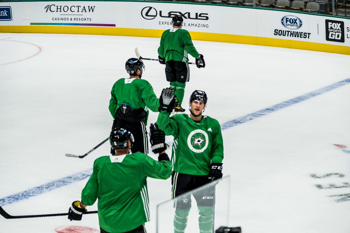 Raise your hand if you’re ready for Friday 

🙋‍♂️🙋‍♀️ #GoStars