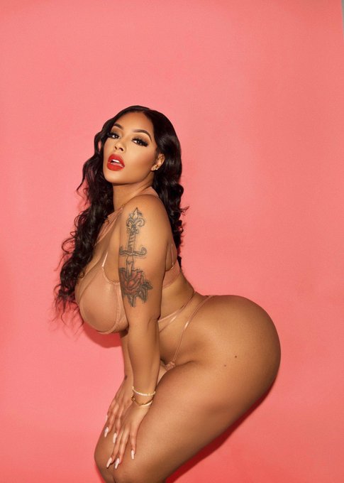 #wcw 🥰🥰🥰😘💋 https://t.co/9seDyNlU3j<a href="/tag/wcw"class="tags">#wcw</a>