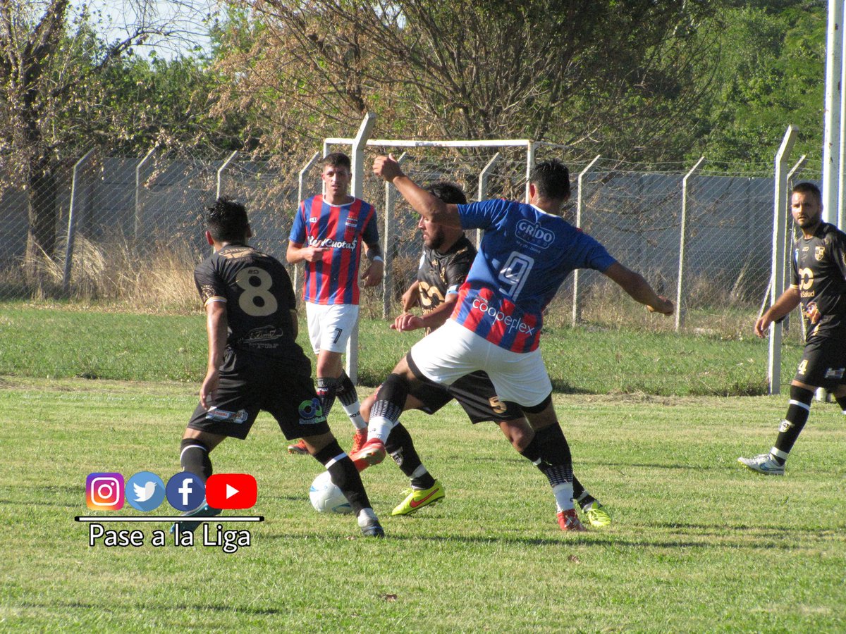 LigaPase's tweet photo. #RegionalAmateur

Final. Ganó el local con gol de Tuffner. Mucho mejor la visita en el segundo tiempo, fue y fue pero no encontró el gol. 

#DefensoresGlew 1-0 #UdeOlmos. https://t.co/sZgxf87PPV