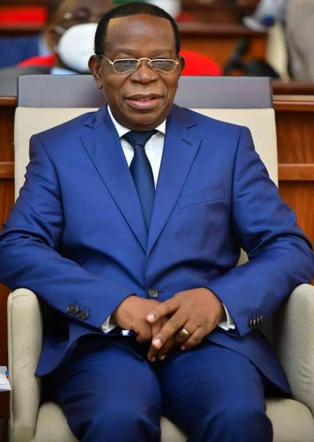 Enjeuxafricains's tweet photo. Un Big Bang politique en #RDC. En effet, tout semble indiquer que le Pr #ModesteBahati est en train d'avancer comme 1 couteau dans du beurre. L'informateur désigné par le président @fatshi13 est sur le point d'identifier une nouvelle coalition majoritaire à l'Assemblée nationale. https://t.co/VKjKqf1iC1
