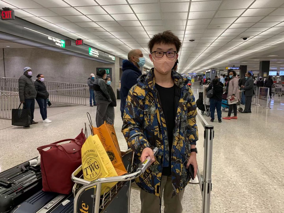 CamNet_Boston's tweet photo. Welcome, Chris Li and Marshall Zhu! Spring semester is here and new Cambridge Network #internationalstudents have arrived. Our local staff and #hostfamilies were on hand to pick up these new students as prepare for their studies at our partner school, @saintanselms. #studyabroad https://t.co/UWVOF0mUFD