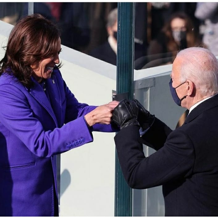 EricaMeus's tweet photo. Today, brought to you by 'true bliss'! #HistoryMade #KamalaHarris #womanofColour #MadamVicePresident AND #MichelleObama snatched #BlackTwitter with that outfit! ❤🖤 https://t.co/3EPr5cVdtW