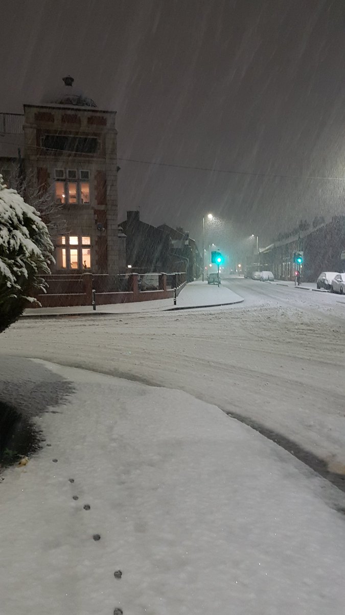 ShrekPHT's tweet photo. #manchesyerinsnow #manchester #manchesterfloods after so much water .... time for snow #2021year #manchester https://t.co/14ZLSGRioP