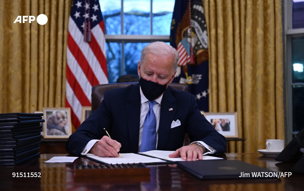 "Nous allons combattre le changement climatique comme nous ne l'avons jamais fait jusqu'ici", a-t-il déclaré depuis le Bureau ovale #AFP