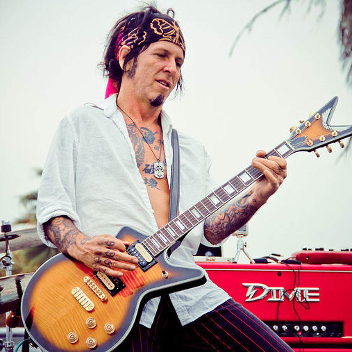 A very happy birthday to the great Tracii Guns!!! 