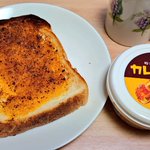 美味しいとの噂は本当だった？!塗って焼くだけで食パンがカレーパンになるというあの商品!