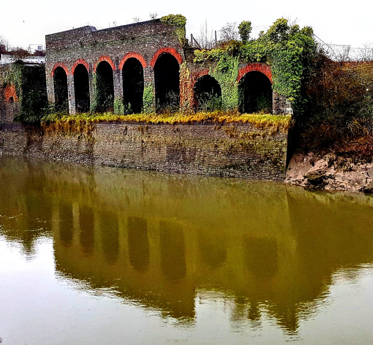 Some amazing cours on the arches down by the river in #Bristol

For #terrain inspiration

#dnd #dnd5e #dungeonsanddragons #ttrpg #rpg #pathfinder #dndterrain #rpgterrain #40k #40kterrain #wargameterrain #warhammerterrain #warhammer40k