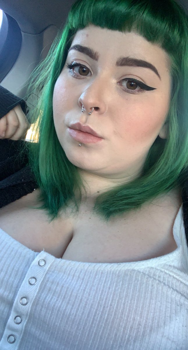 GoddessDeb3's tweet photo. Hide your wallets, hide your wives...
She’s baaaaack. 🔪🔪 

Be afraid.  Be very afraid. 

Findom • knife play • humiliation • blackmail • home wrecking https://t.co/07S073yxFX